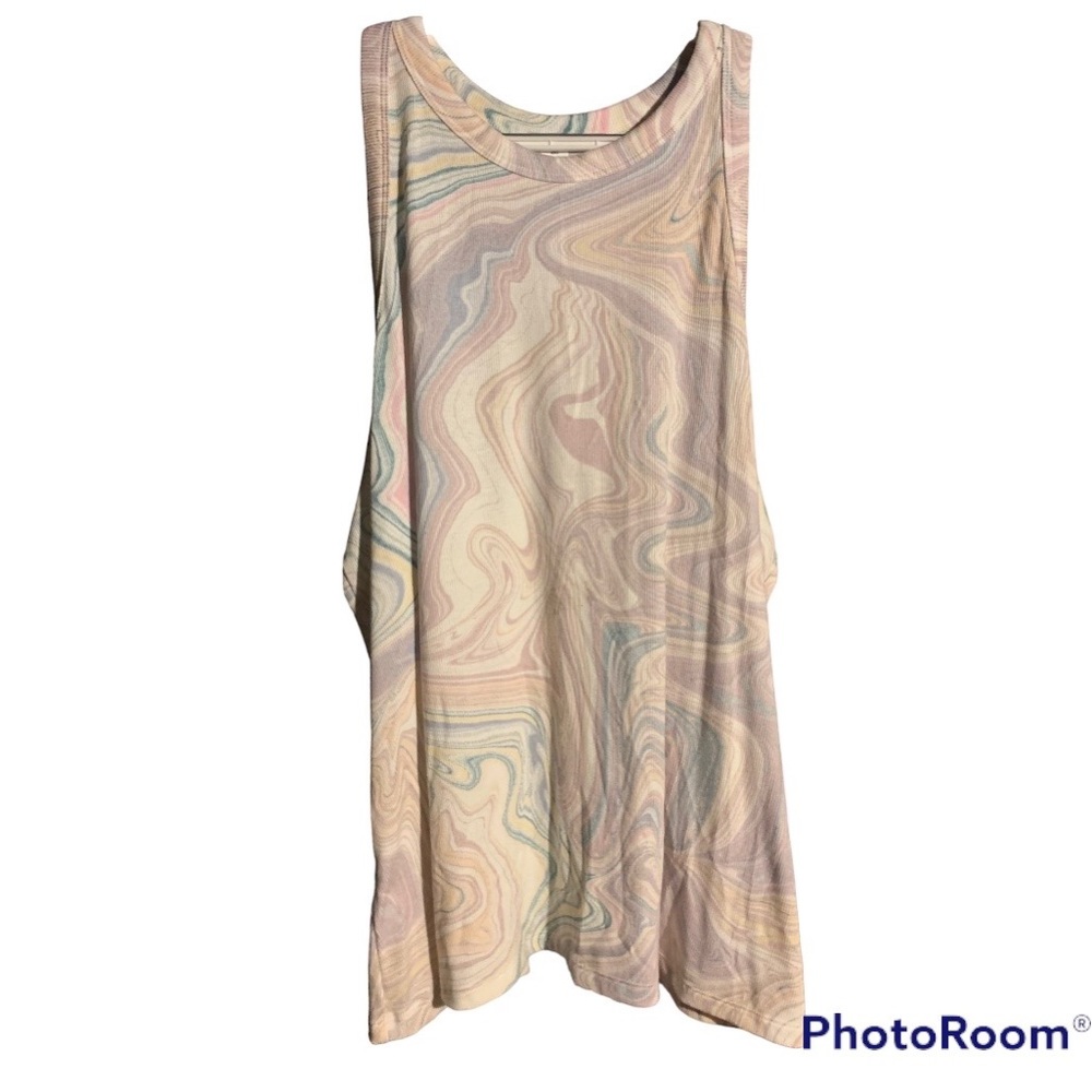 Old Navy Woman UltraLite Racerback Rib Knit Performance Tank - Picture 4 of 4